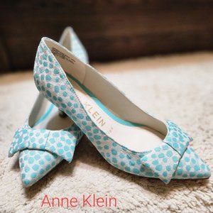 Teal Polk dot low heel dress shoe with bow